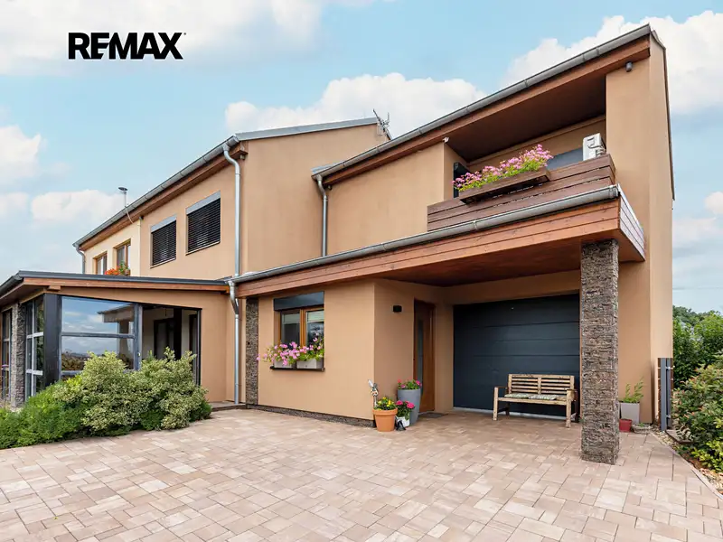 Prodej rodinného domu 199 m², pozemek 524 m², Hovorčovice – náhled fotky 2