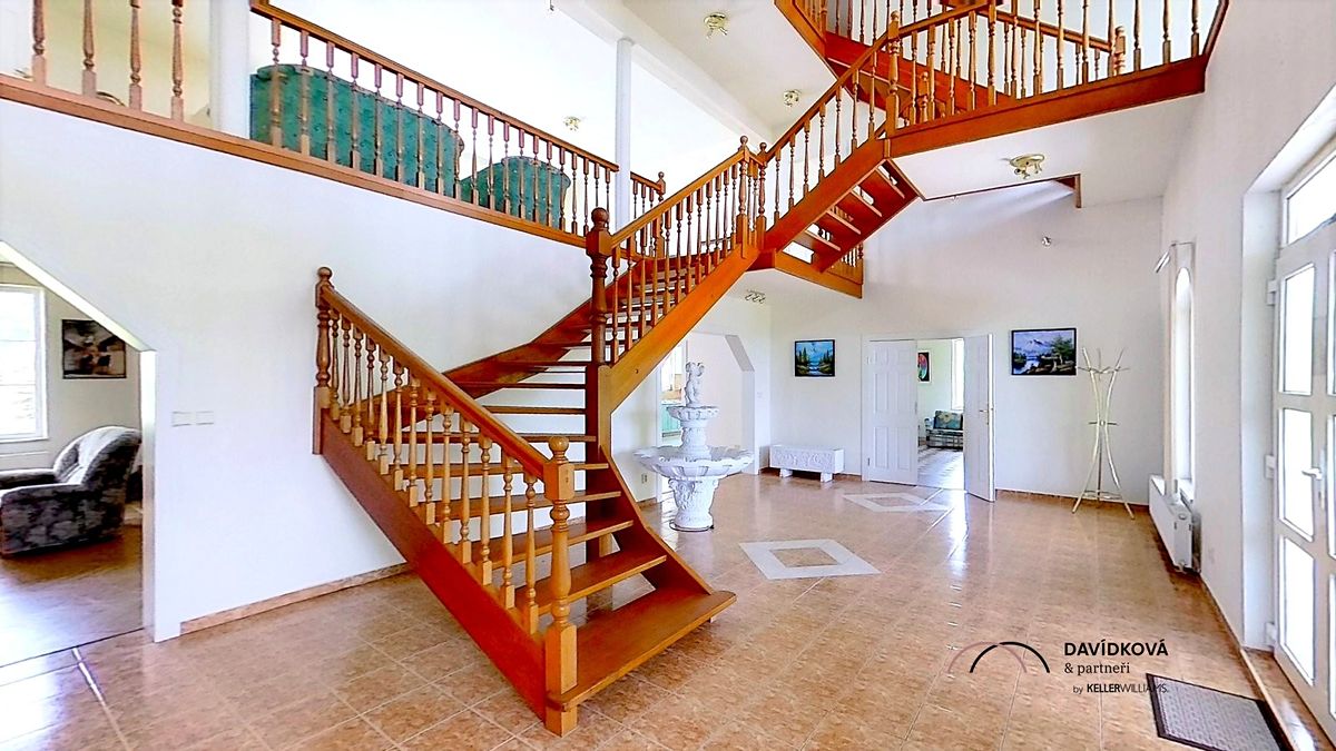 Prodej vícegeneračního domu 1085 m², pozemek 2112 m² – fotografie 5