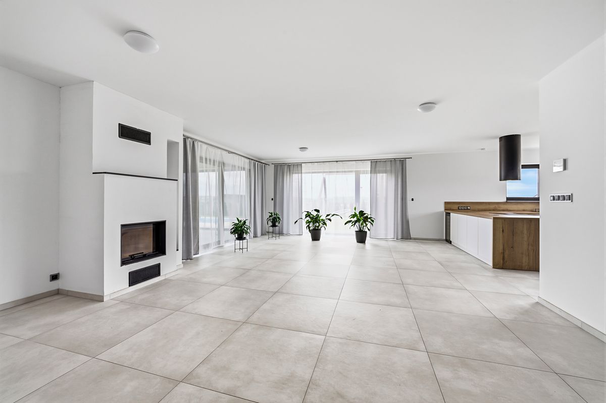 Prodej rodinného domu 205 m², pozemek 1140 m² – fotografie 2