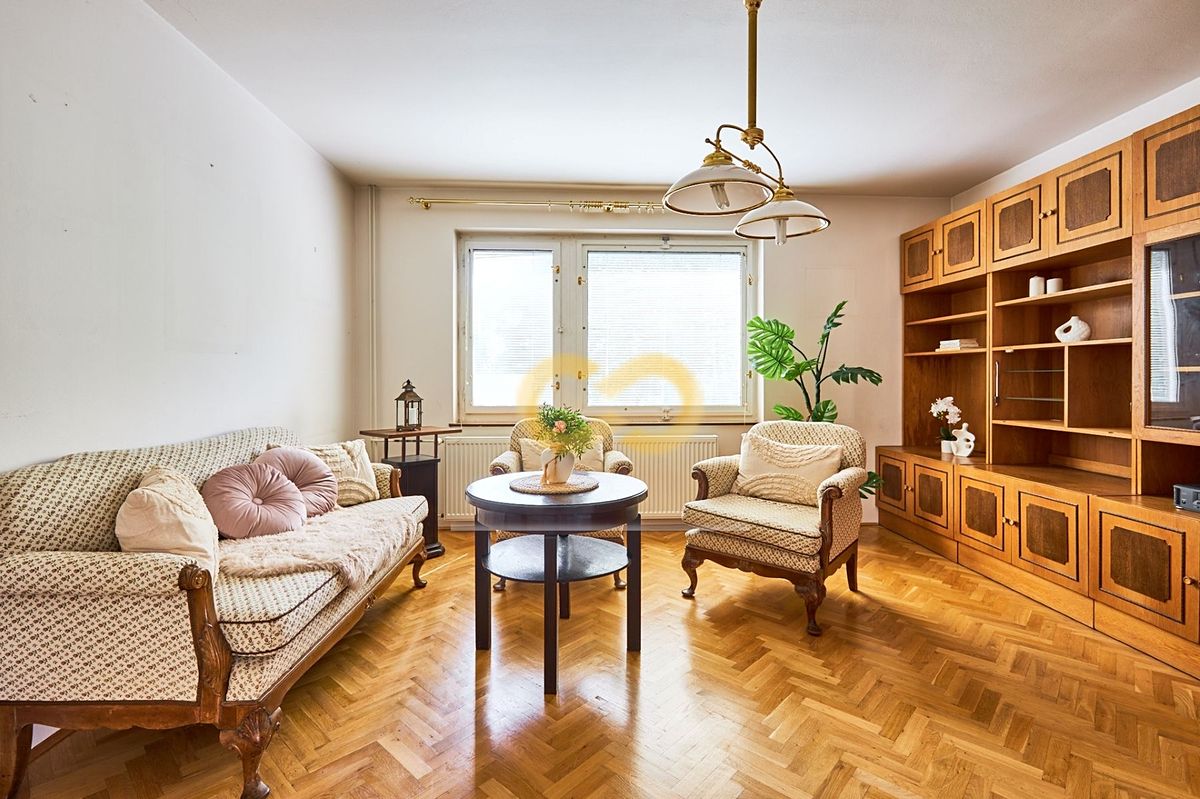 Prodej rodinného domu 284 m², pozemek 680 m² – fotografie 5