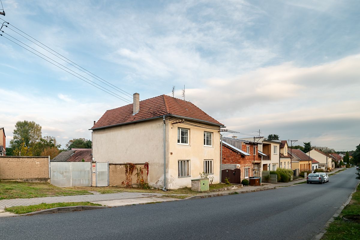 Prodej rodinného domu 206 m², pozemek 1275 m² – fotografie 3