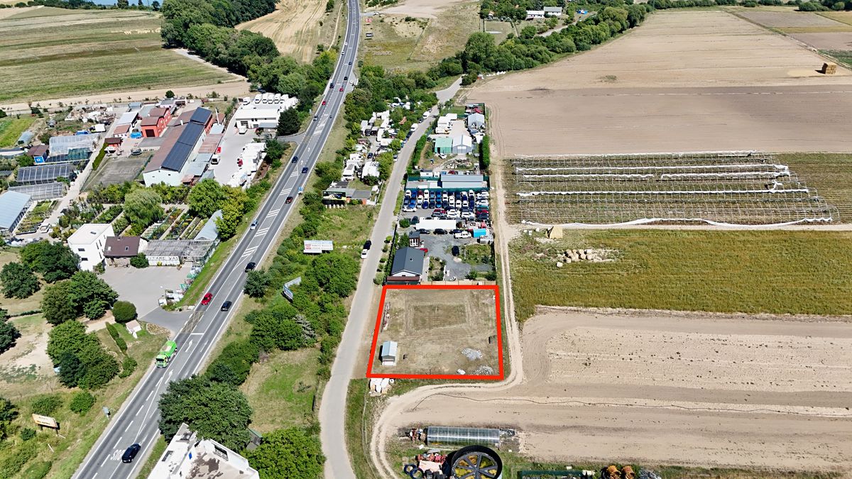 Pronájem komerčního pozemku 1215 m² – fotografie 3