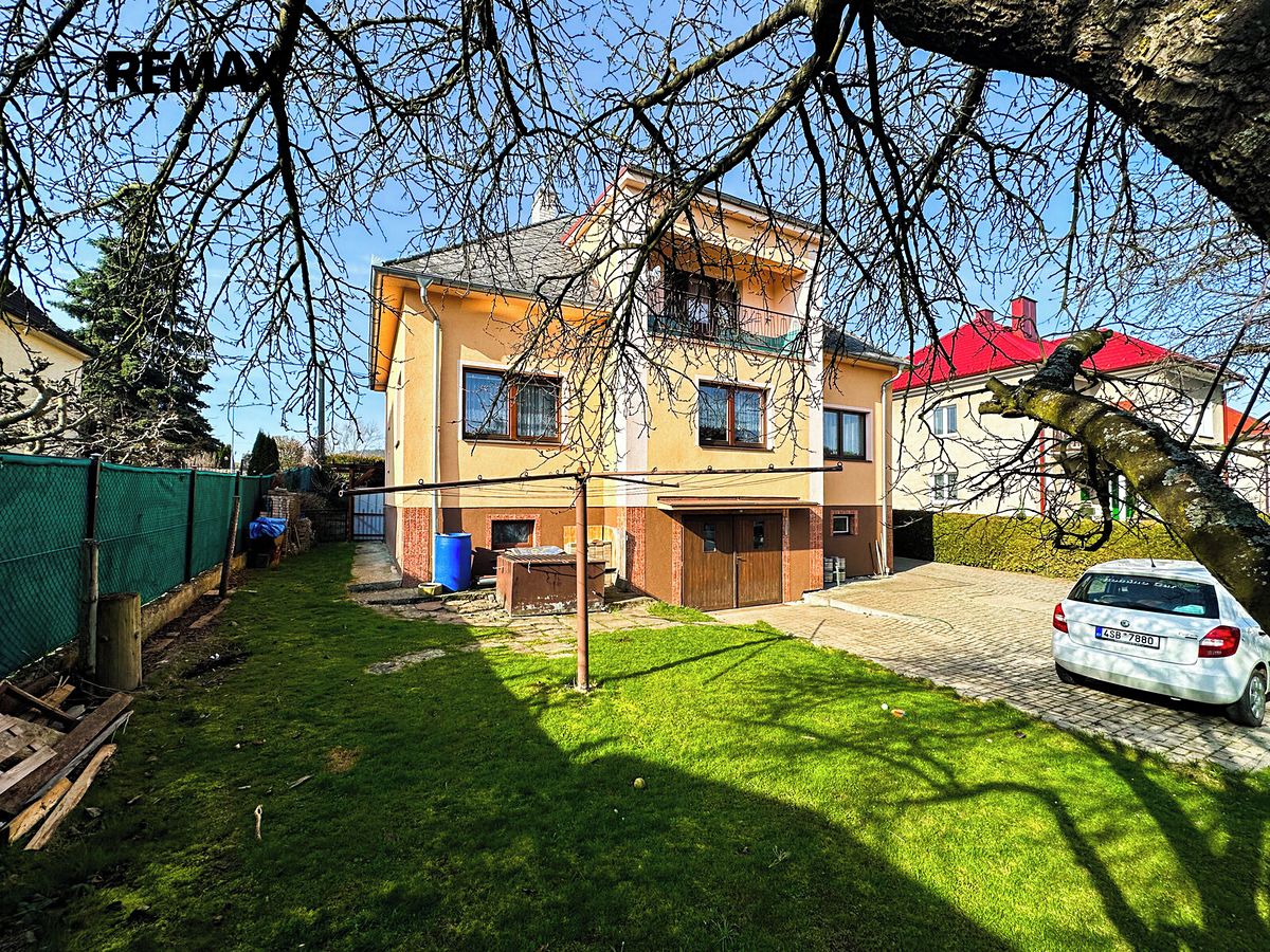 Prodej rodinného domu 300 m², pozemek 801 m² – fotografie 3