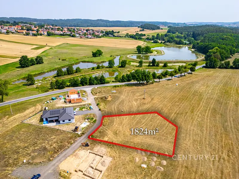 Prodej stavebního pozemku 1824 m², Hajany – náhled fotky 1