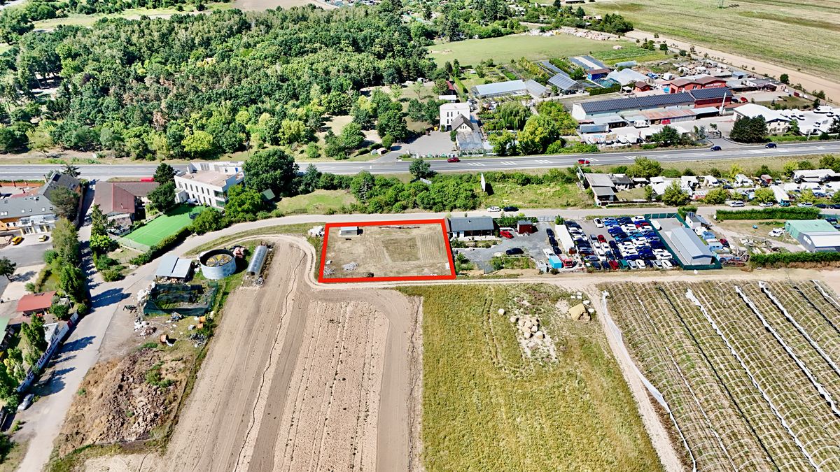 Pronájem komerčního pozemku 1215 m² – fotografie 2