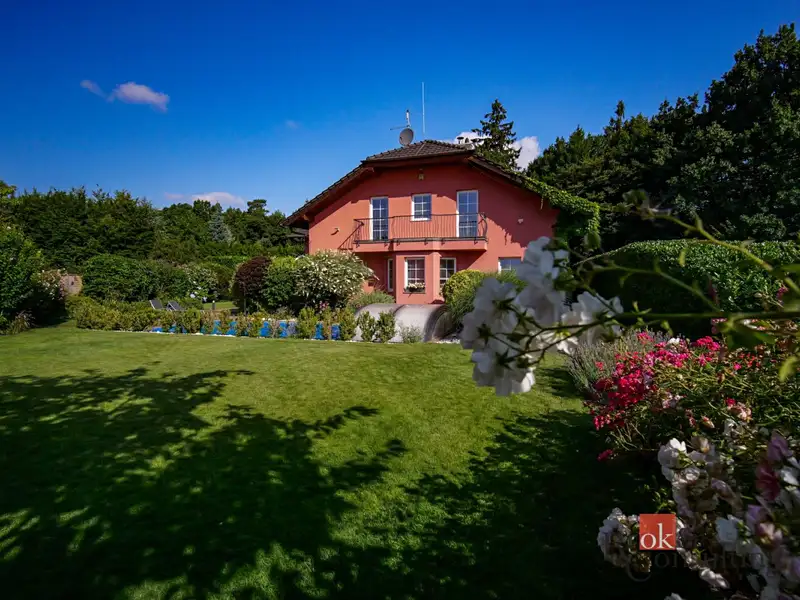 Prodej rodinného domu 389 m², pozemek 1118 m², Babice – náhled fotky 3