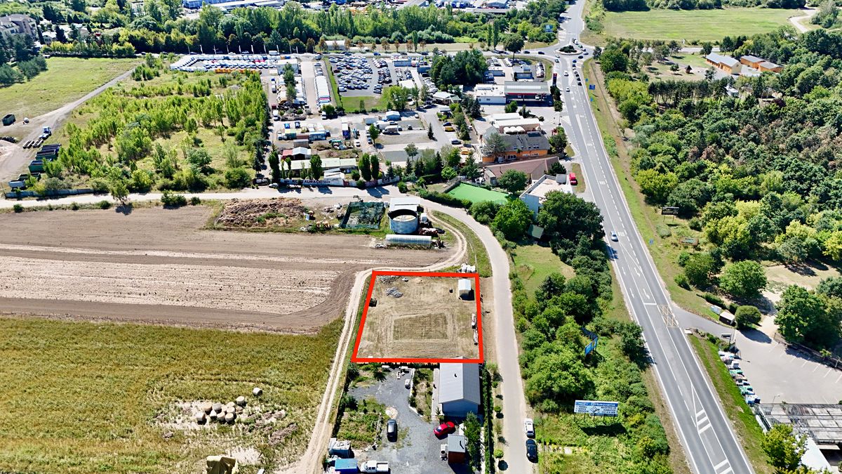 Pronájem komerčního pozemku 1215 m²