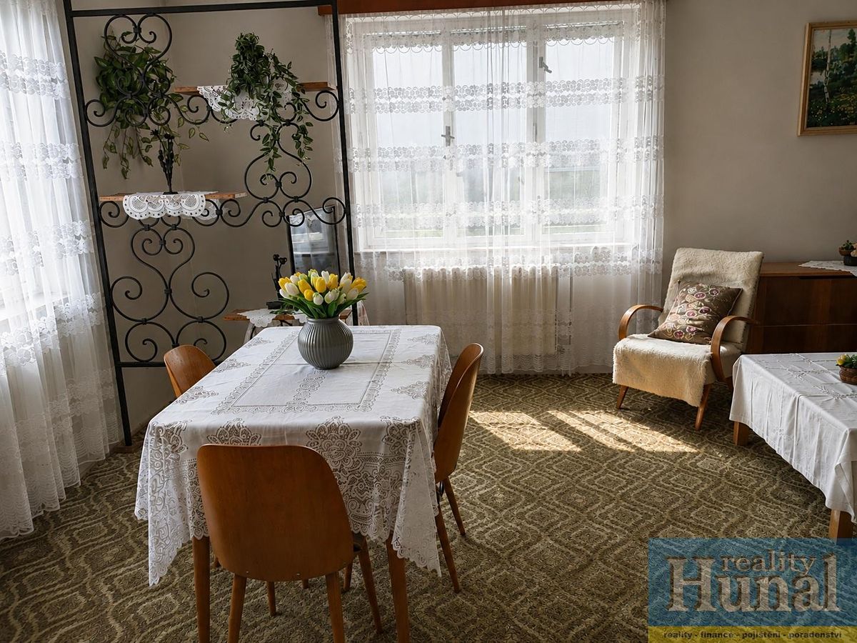 Prodej rodinného domu 213 m², pozemek 736 m² – fotografie 5