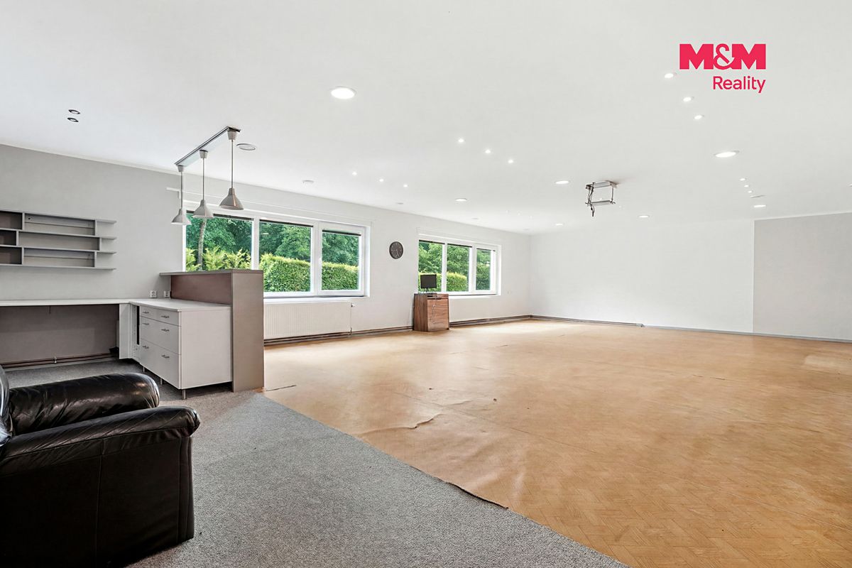 Prodej rodinného domu 220 m², pozemek 802 m² – fotografie 2