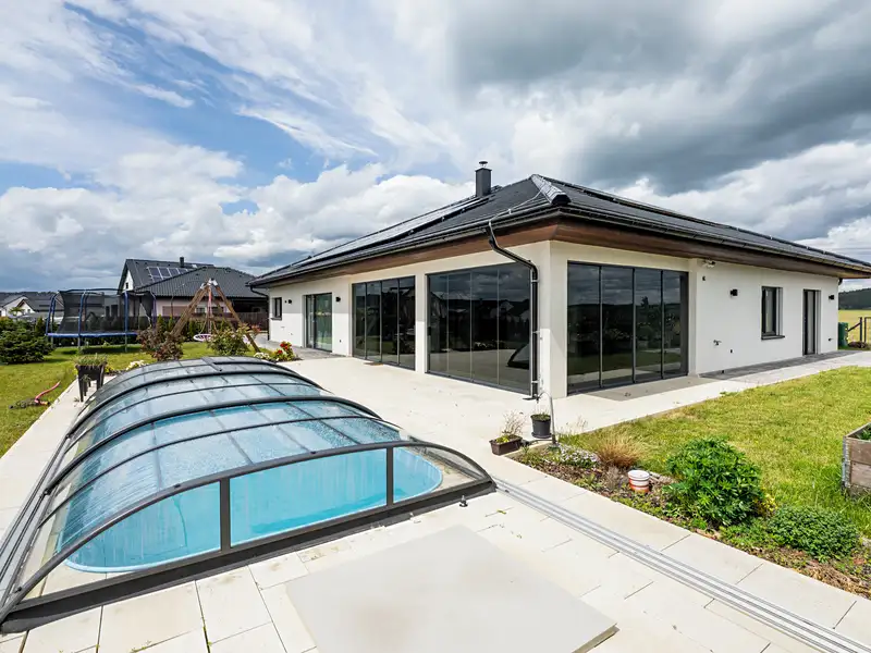 Prodej rodinného domu 205 m², pozemek 1140 m², Město Touškov – náhled fotky 1