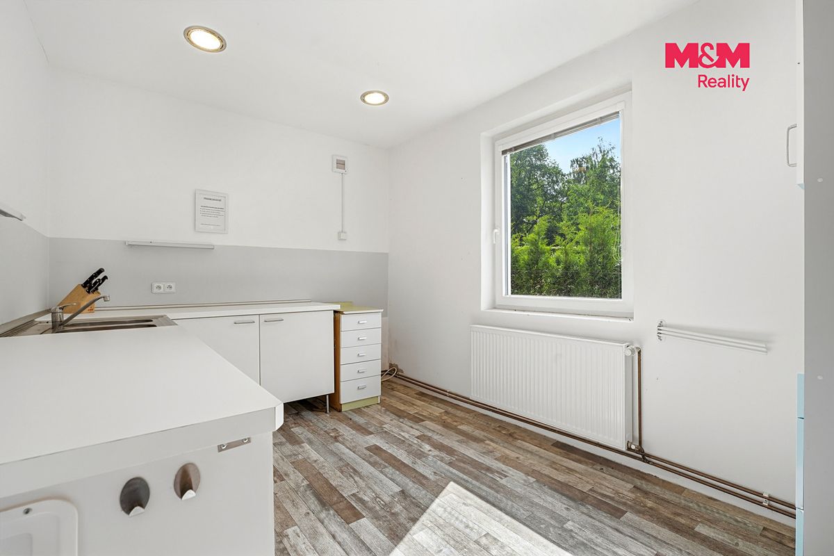 Prodej rodinného domu 220 m², pozemek 802 m² – fotografie 4