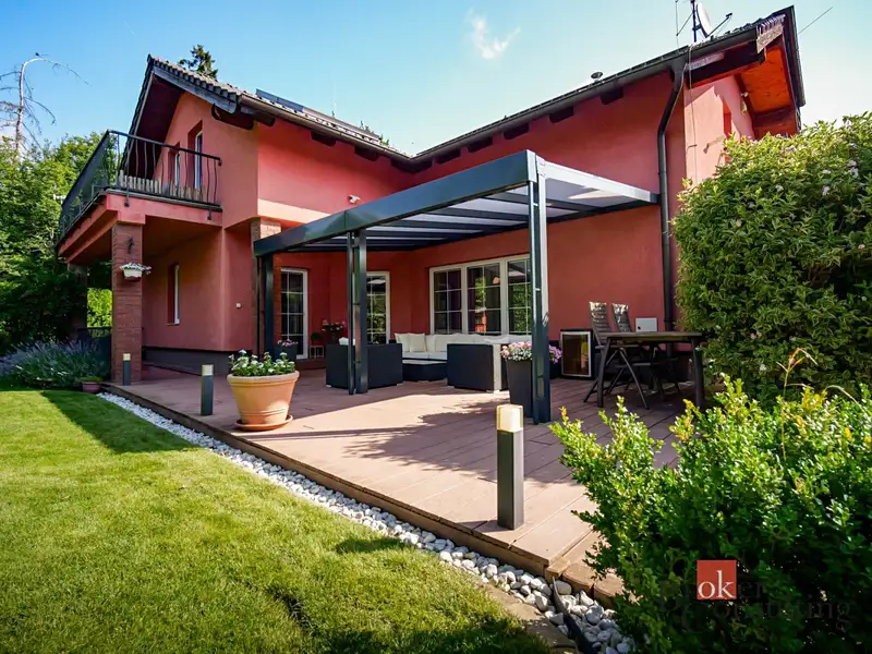 Prodej rodinného domu 389 m², pozemek 1118 m², Babice – náhled fotky 2