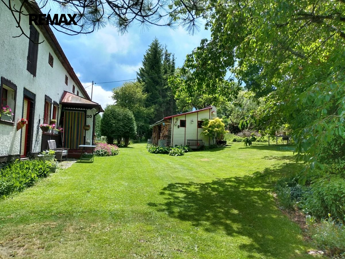 Prodej rodinného domu 334 m², pozemek 2200 m² – fotografie 2