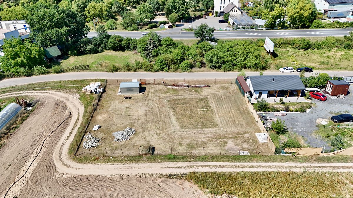 Pronájem komerčního pozemku 1215 m² – fotografie 5
