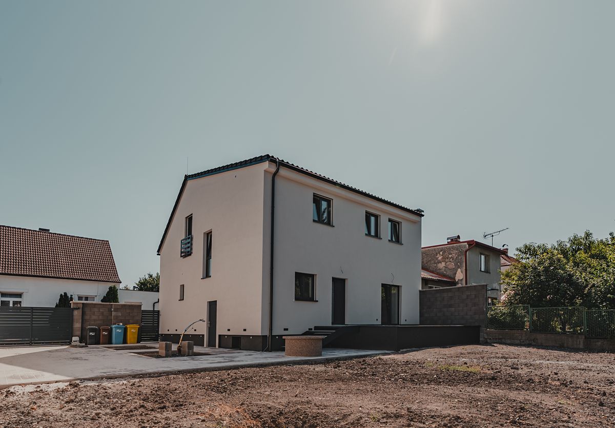 Prodej rodinného domu 175 m², pozemek 454 m² – fotografie 2