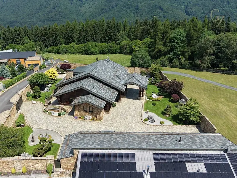 Prodej rodinného domu 800 m², pozemek 2969 m², Klíny – náhled fotky 3