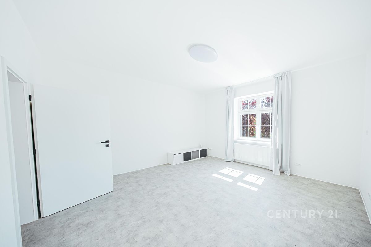 Pronájem bytu 2+kk 47 m² – fotografie 3