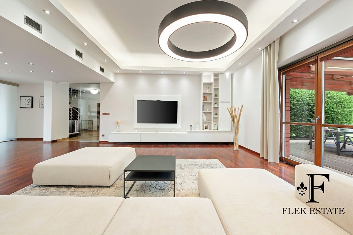 Prodej rodinného domu 371 m², pozemek 2392 m² – fotografie 5