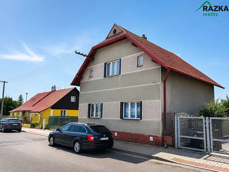 Prodej rodinného domu 200 m², pozemek 1168 m², Velká Hleďsebe – náhled fotky 1