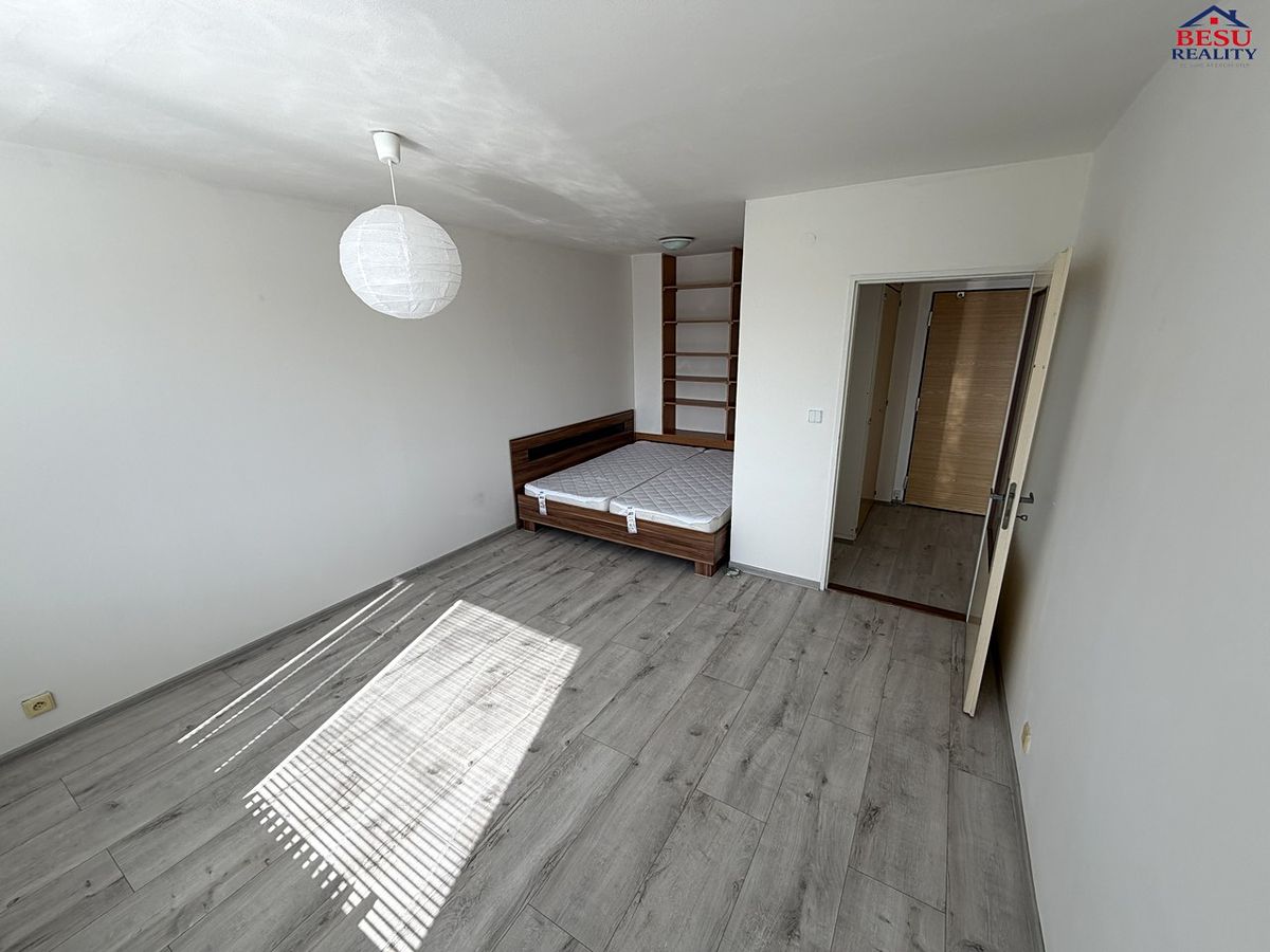 Pronájem bytu 1+1 37 m²
