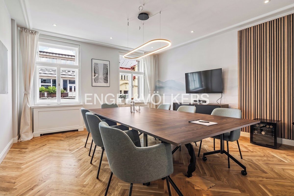 Pronájem kanceláře 381 m² – fotografie 3