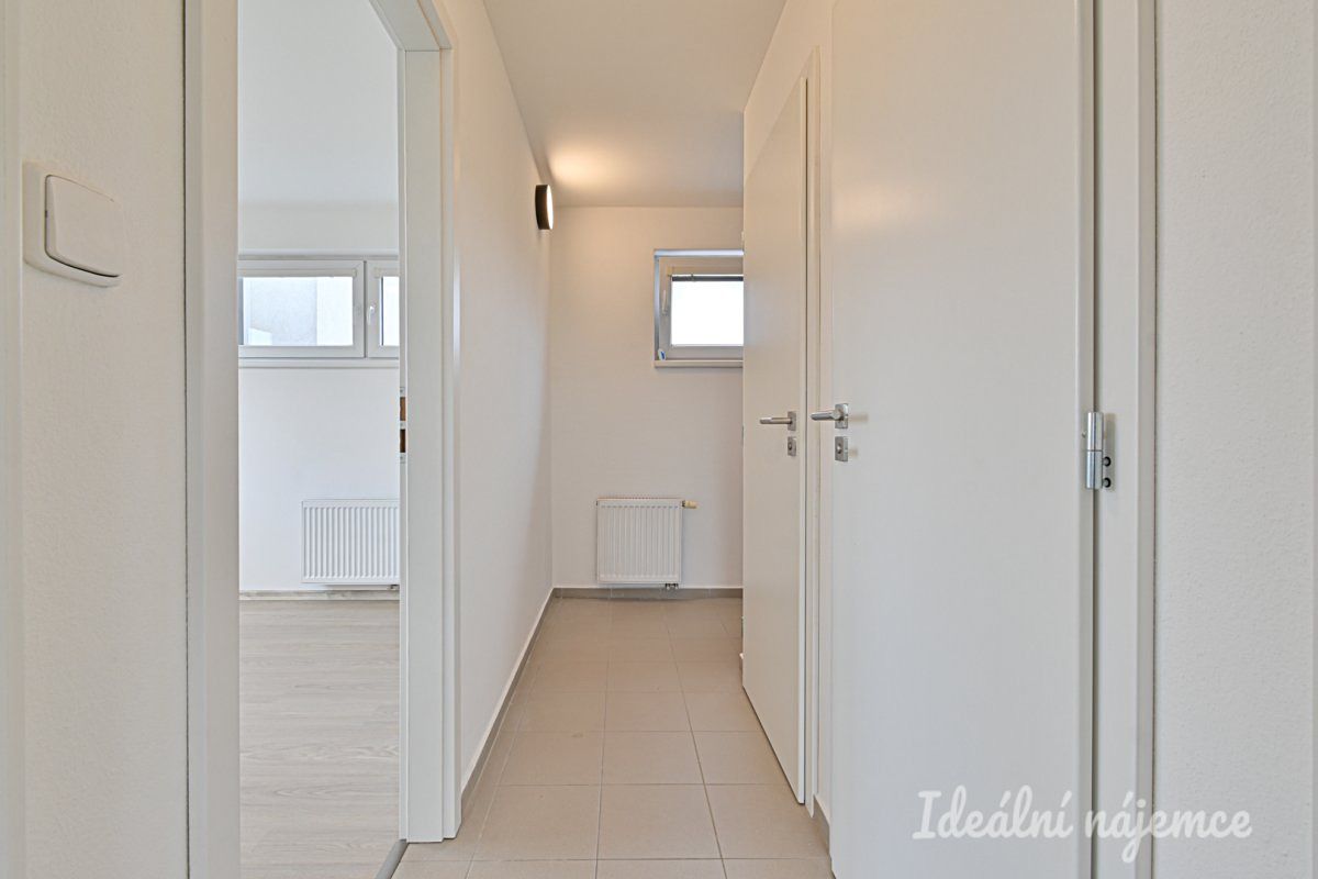 Pronájem bytu 2+kk 34 m² – fotografie 4