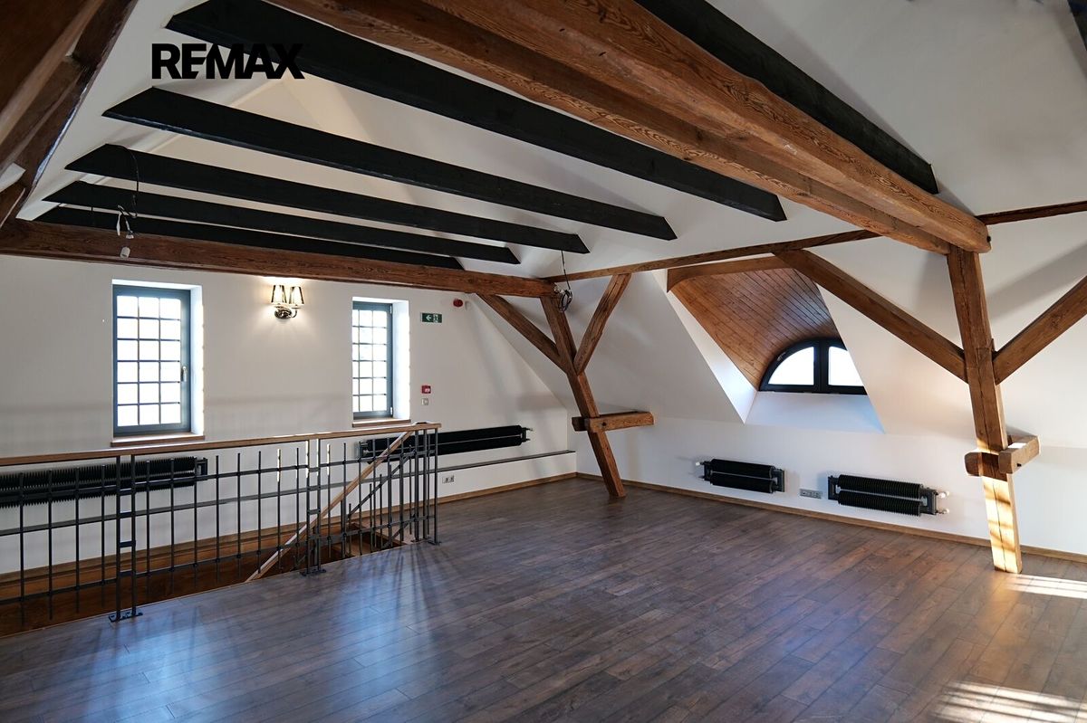 Pronájem komerční nemovitosti 258 m²