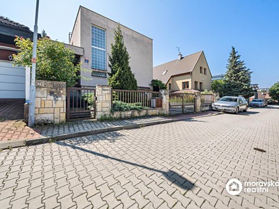 Prodej  rodinného domu 210 m², pozemek 1 048 m²