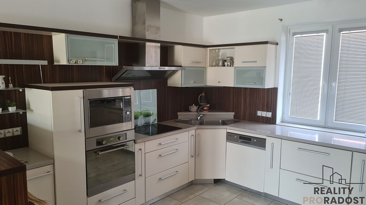 Pronájem rodinného domu 210 m², pozemek 500 m²