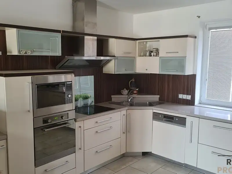 Pronájem rodinného domu 210 m², pozemek 500 m², Rohatec – náhled fotky 1
