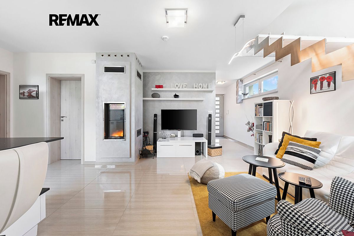 Prodej rodinného domu 265 m², pozemek 701 m² – fotografie 4