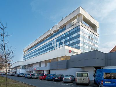 Pronájem kanceláře 1326 m²