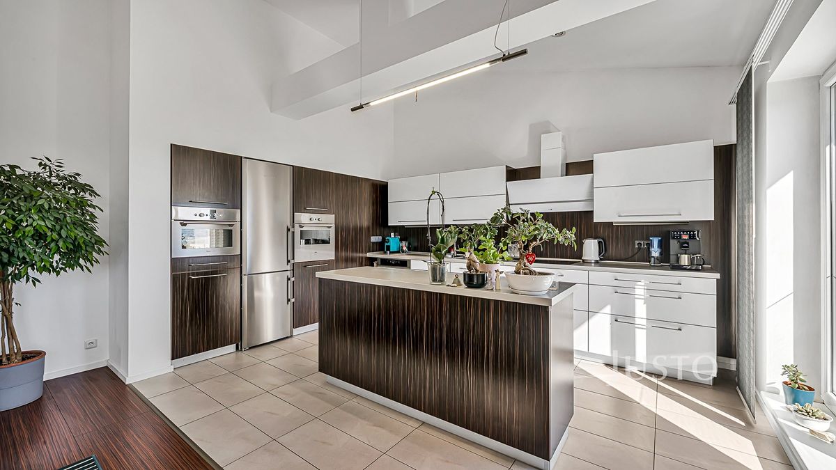 Prodej rodinného domu 401 m², pozemek 668 m² – fotografie 2