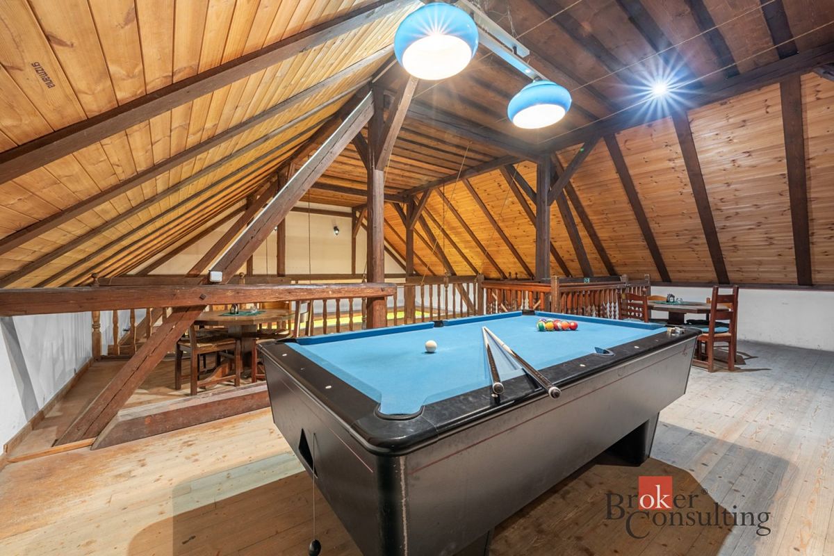 Prodej rodinného domu 688 m², pozemek 860 m² – fotografie 5
