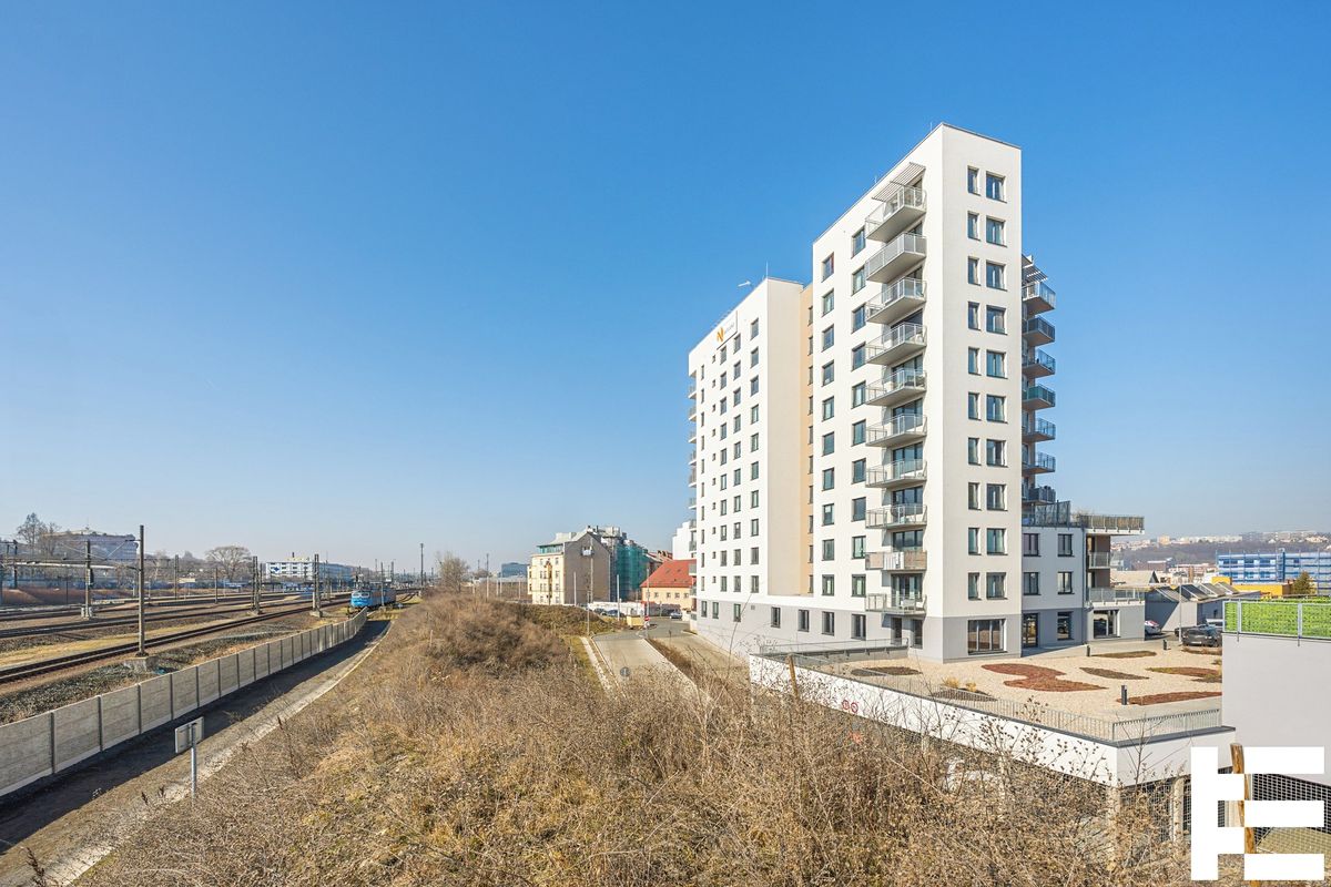 Pronájem garážového stání 60 m² – fotografie 2
