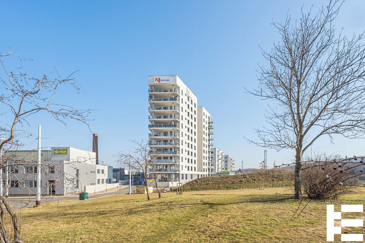 Pronájem garážového stání 60 m² – fotografie 4
