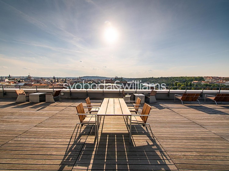 Pronájem komerčního prostoru, 1 080 m² (2 z 9)