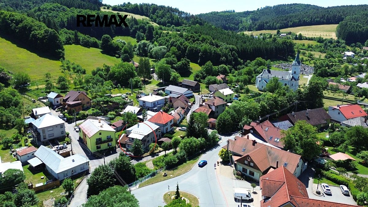 Prodej rodinného domu 140 m², pozemek 326 m² – fotografie 2