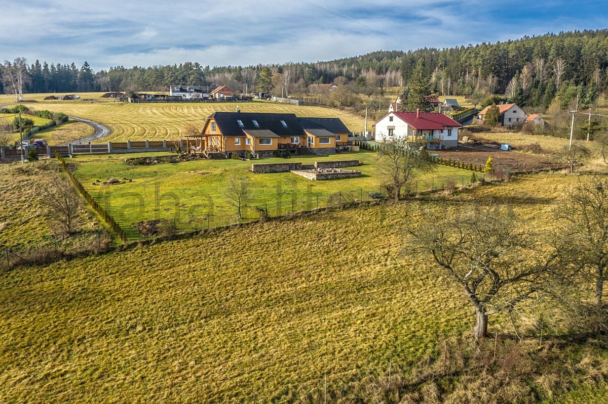 Prodej rodinného domu 236 m², pozemek 2340 m² – fotografie 4