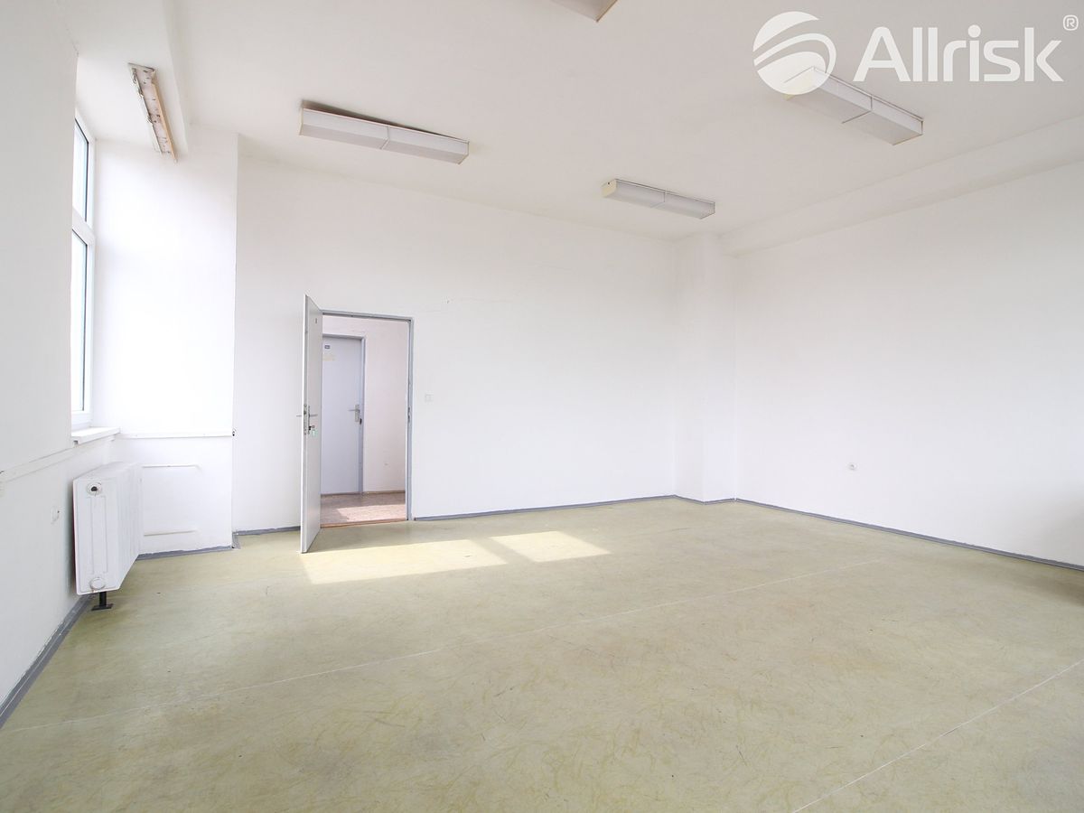 Pronájem kanceláře 36 m² – fotografie 2