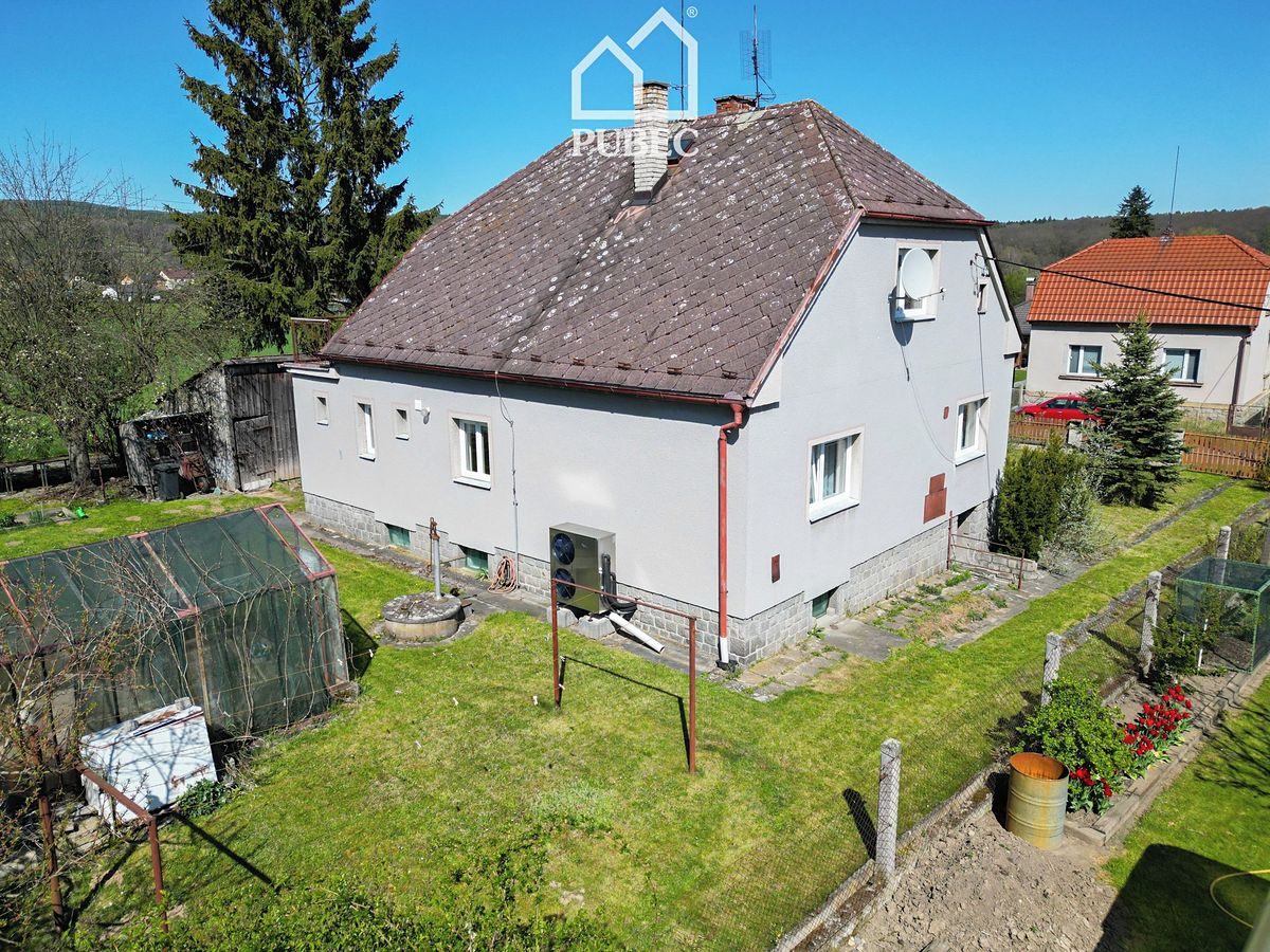 Prodej rodinného domu 242 m², pozemek 933 m² – fotografie 3