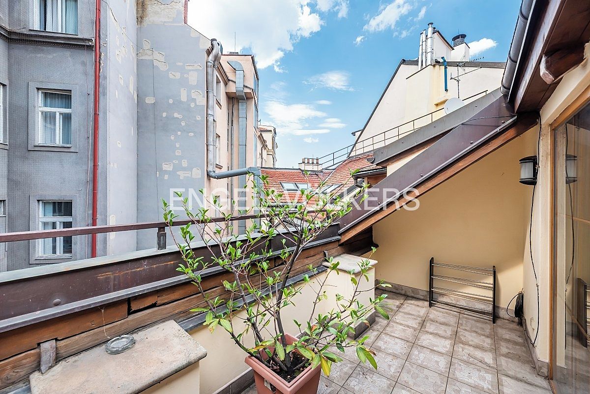 Pronájem bytu 4+kk 221 m² – fotografie 2