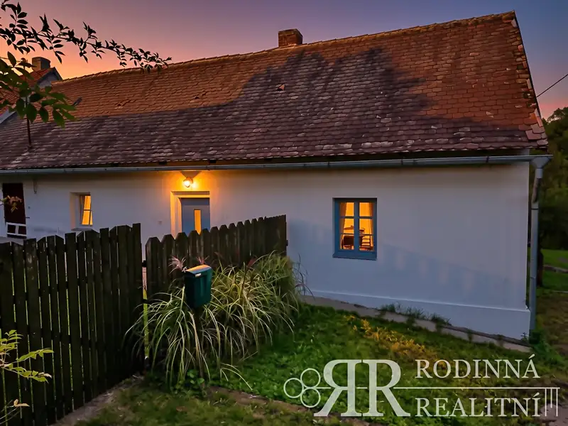 Prodej rodinného domu 160 m², pozemek 3130 m², Postupice – náhled fotky 1