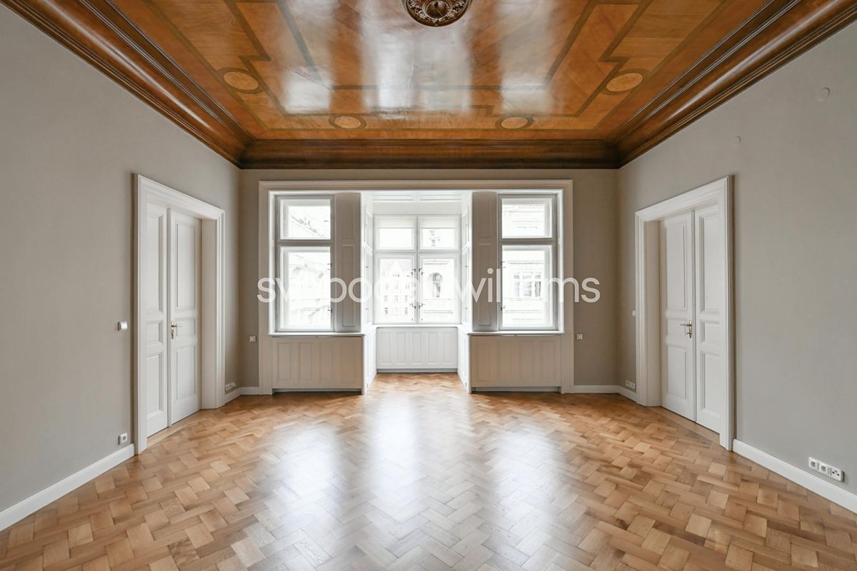 Pronájem bytu 6 pokojů a více 285 m²