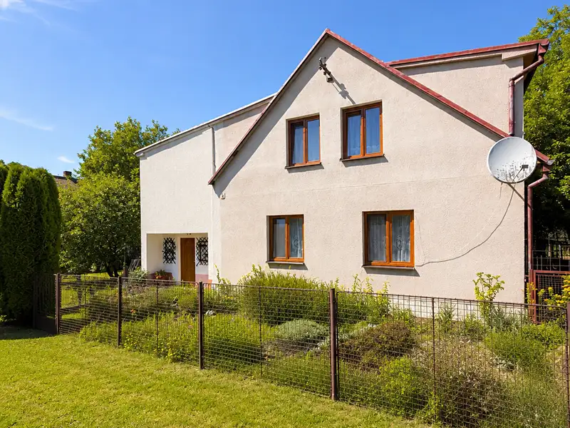 Prodej rodinného domu 250 m², pozemek 1200 m², Chrášťany – náhled fotky 1
