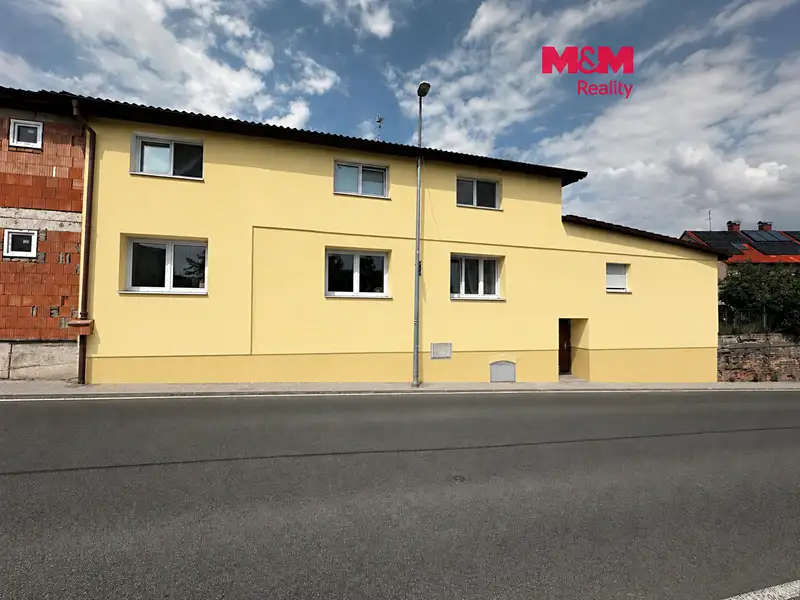 Prodej rodinného domu 230 m², pozemek 393 m², Dobrovice – náhled fotky 1