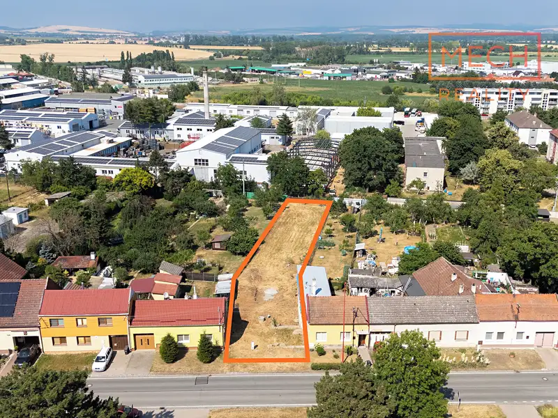 Prodej stavebního pozemku 986 m², Staré Město – náhled fotky 1