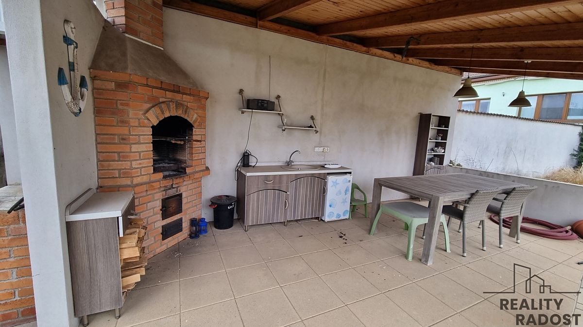 Pronájem rodinného domu 210 m², pozemek 500 m² – fotografie 4