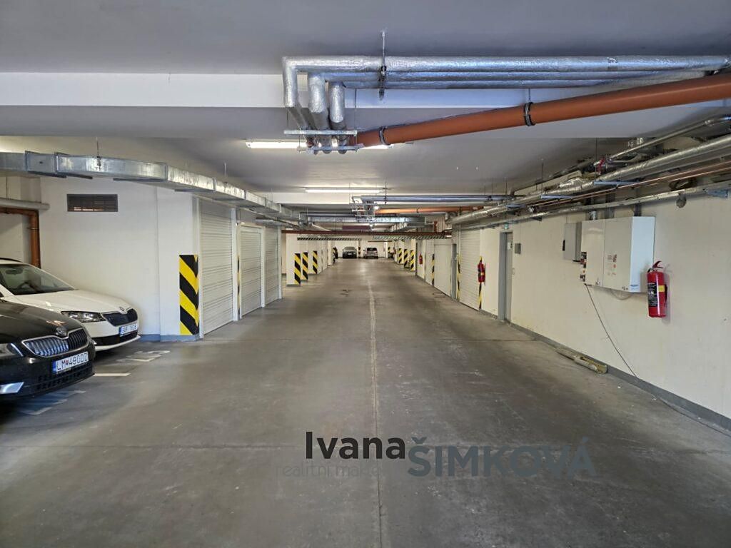 Prodej garážového stání 12 m² – fotografie 2