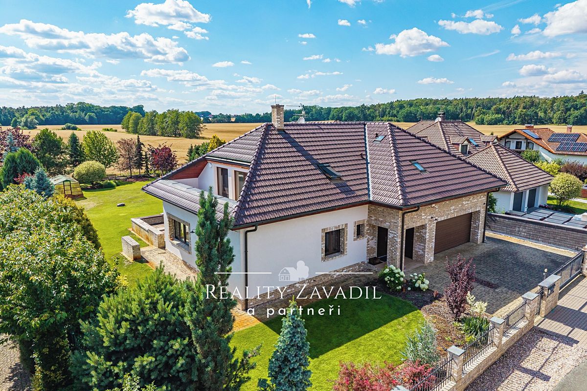 Prodej rodinného domu 475 m², pozemek 1627 m² – fotografie 2